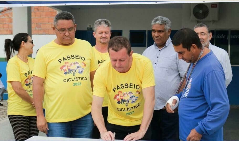 Imagem de compartilhamento para o artigo Prefeito de Alcinópolis  assina ordem de serviço e entrega veículo à Secretaria de Saúde  da MS Todo dia